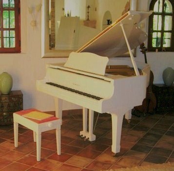 Photo annonce YAMAHA PIANO a queue blanc ivoire