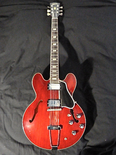 Photo annonce Gibson  ES  335  TD de 1966 cherry red