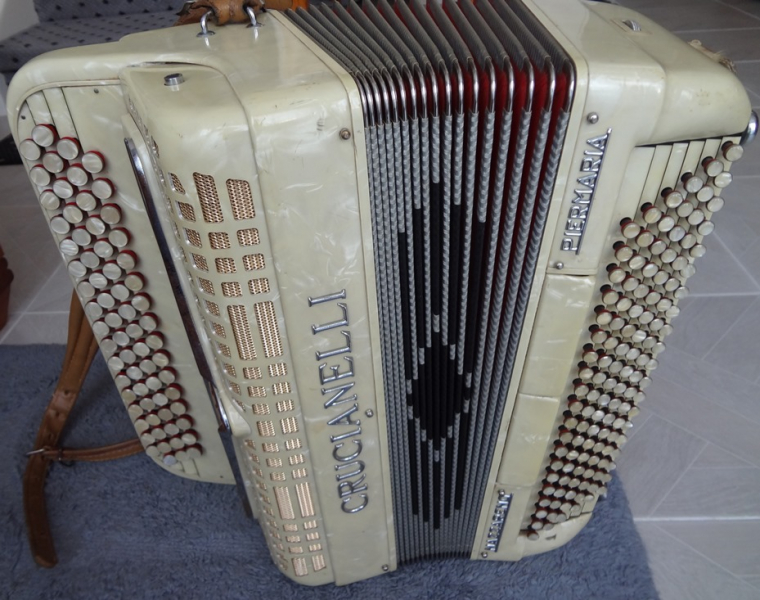 Photo annonce Accordeon      CRUCIANELLI made in Italy