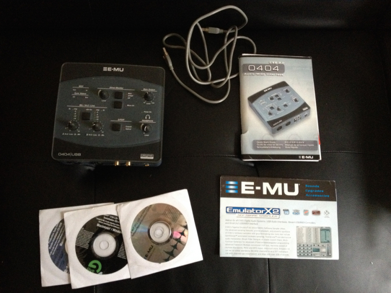 Photo annonce E MU     0404    USB avec CD & Manuel