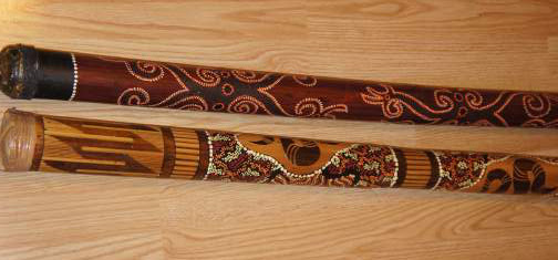 Photo : Didgeridoo       et baton de pluie 