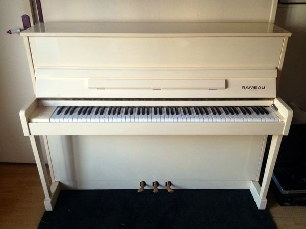 Photo : Piano droit Rameau ivoire