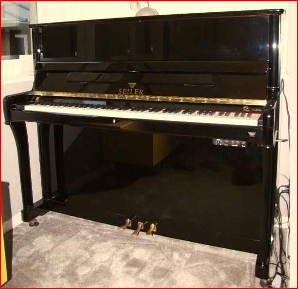 Photo : Piano   droit   SEILER 122 KONSOLE