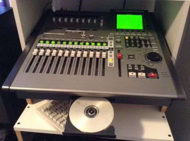 Photo annonce Enregistreur numerique Roland VS 2400 CD