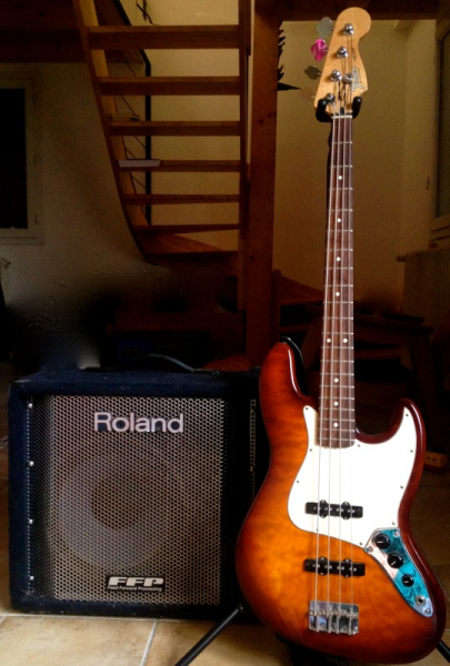 Photo : Jazz Bass Fender mexicaine + ampli Roland