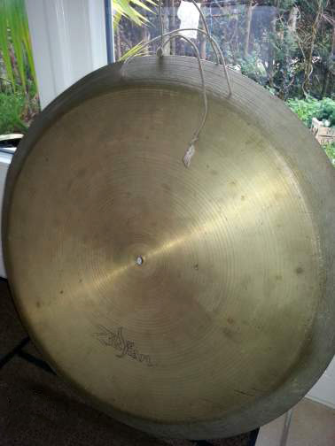 Photo : Gong             Zildjian 70 cm de diametre
