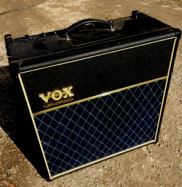 Photo : VOX            AC60 VT + pedalier VC6