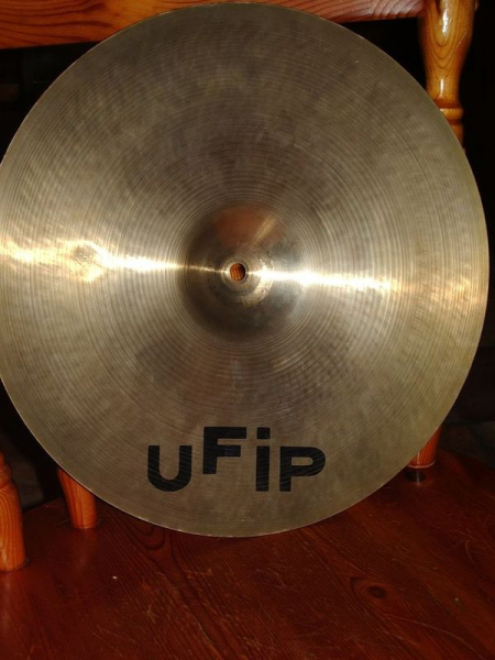 Photo : UFIP             Crash Cymbale 15 pouces