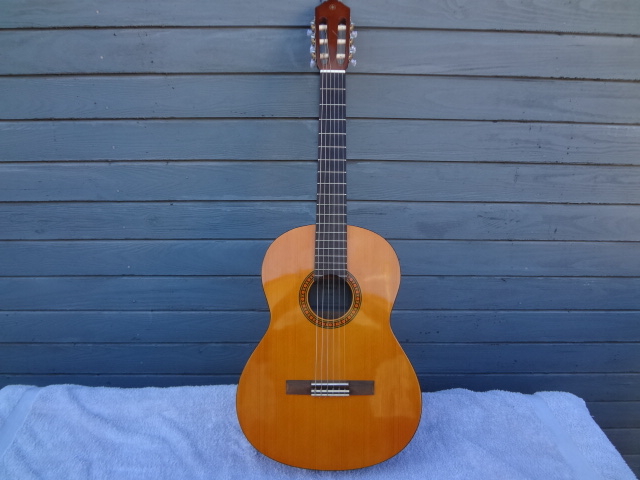 Photo : Yamaha   CS40    Guitare 3 quarts