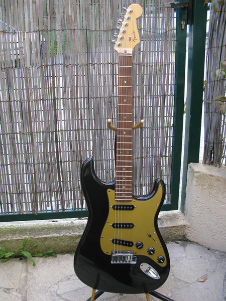 Photo : Fender Strat Deluxe US montego black SSS