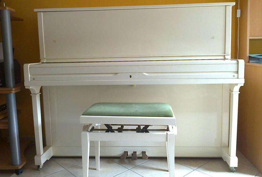 Photo : Piano Young Chang 118 ivoire + banquette 