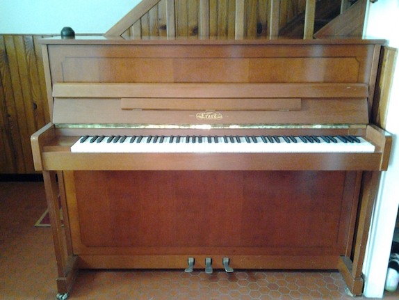 Photo : PIANO   DROIT    ERARD merisier satine