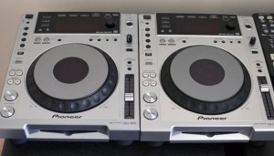 Photo : Pioneer   CDJ   850 la paire grises