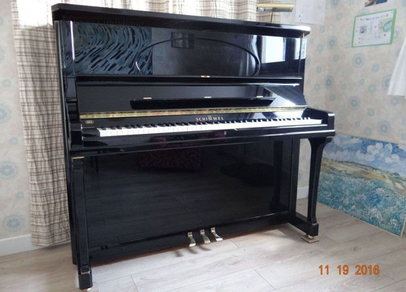 Photo : Piano   droit    Schimmel 130T
