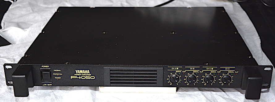 Photo : Ampli  4  canaux Yamaha P4050