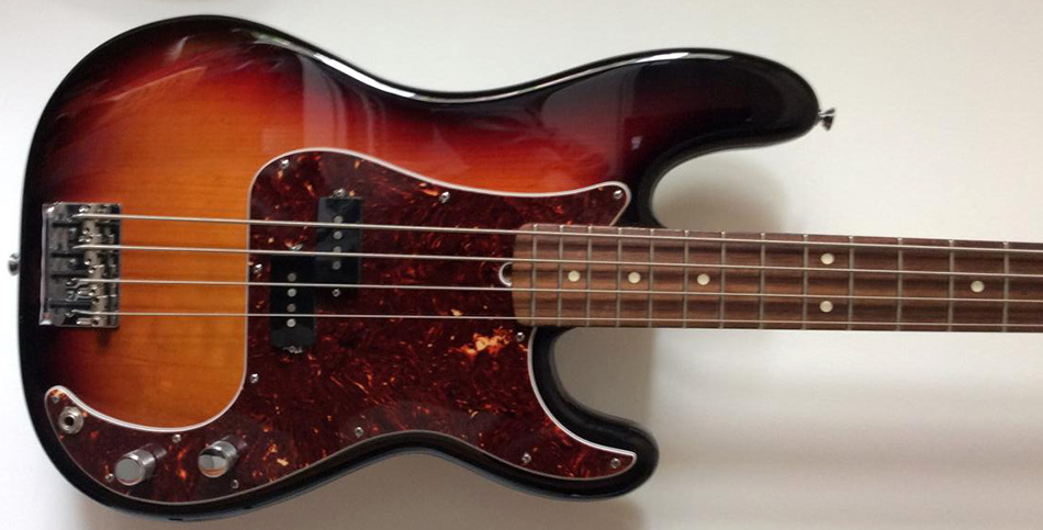 Photo : Fender Precision Bass american standard de 2012
