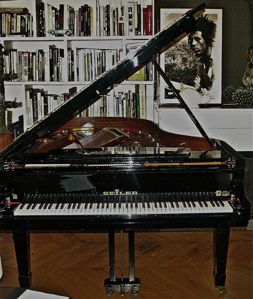 Photo : Piano    1 2    Queue SEILER 206 laque noir