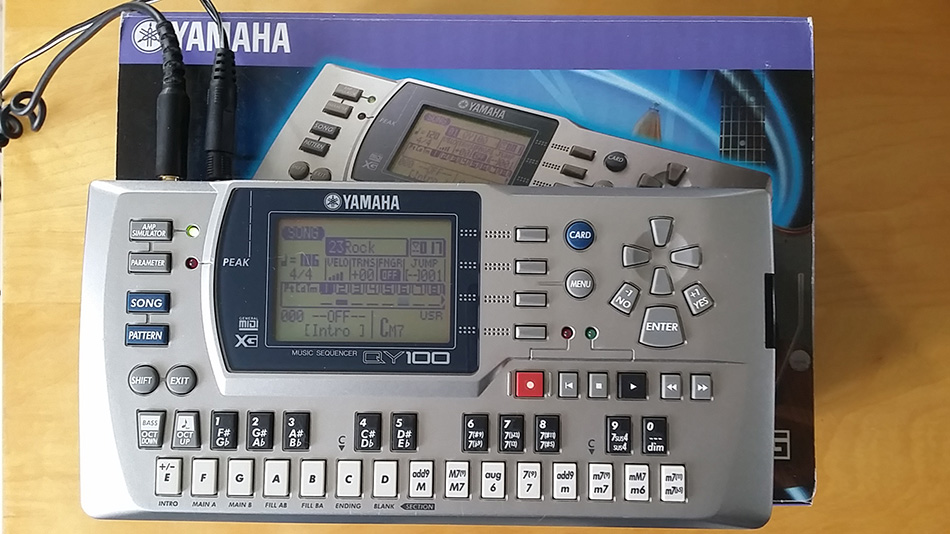 Photo annonce Sequenceur YAMAHA QY 100 + 2 cartes smart media