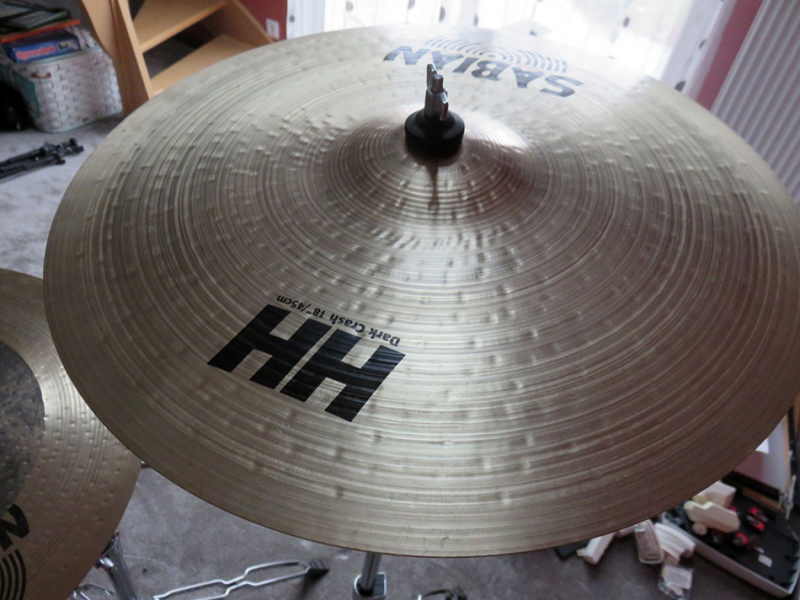 Photo : Sabian HH Crash 18 Cymbale