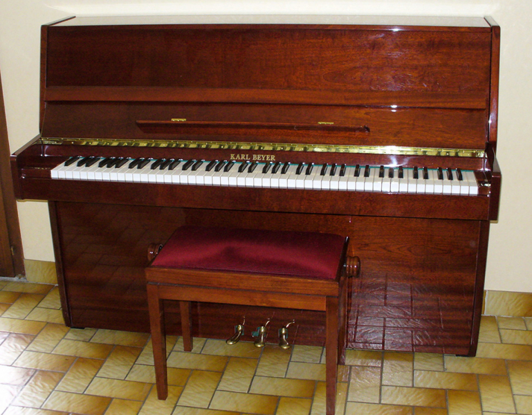 Photo annonce Piano   droit   KARL BEYER avec banc de 2002