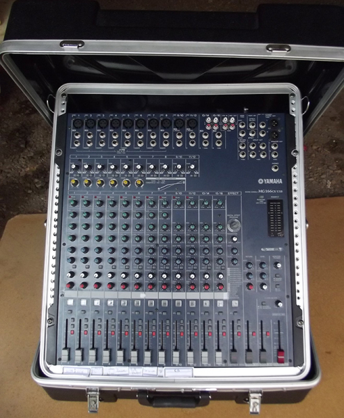 Yamaha MG166CX USB + Flight - Petite Annonce TrocMusic