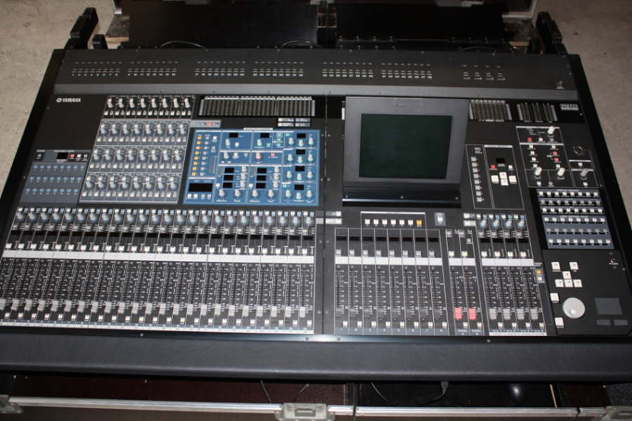 Photo : Console  Yamaha  PM5D RH touring 48 entrees
