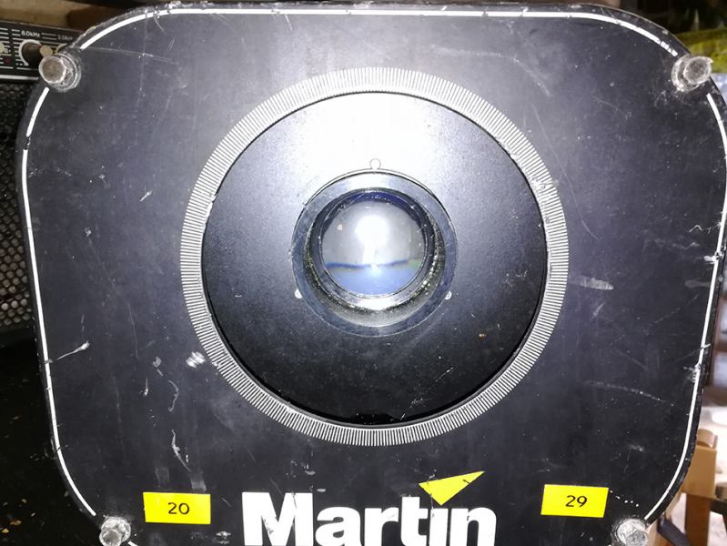 Photo : Projecteur     Martin Robocolor Pro 400