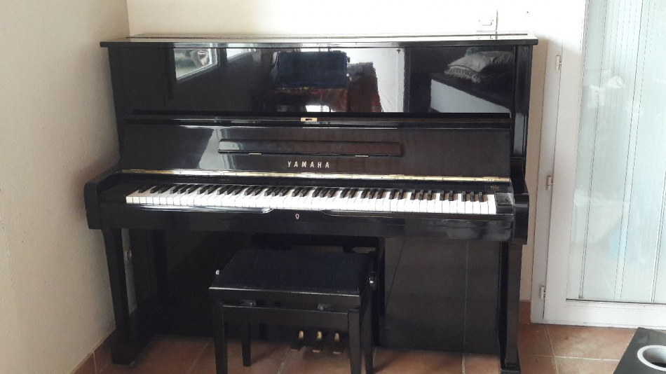 Photo : Piano Yamaha noir vernis