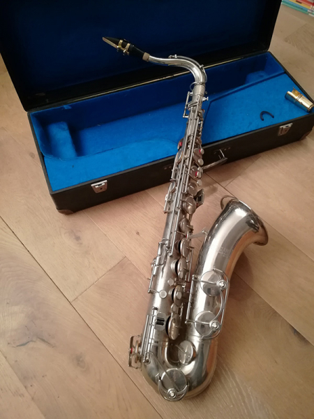 Photo : Saxophone  argente WELTKLANG