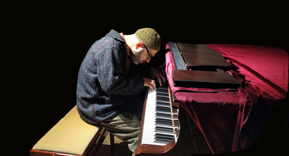 Photo : Arrangeur Pianiste avec Home Studio