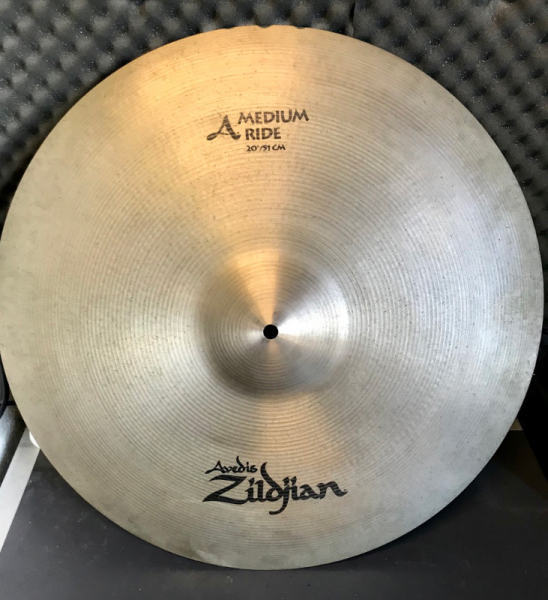 Photo : Zildjian Avedis Ride Cymbale Medium