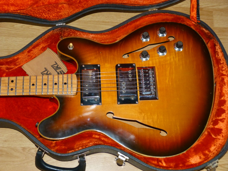 Photo : Fender        Starcaster sunb de 1975 mint v