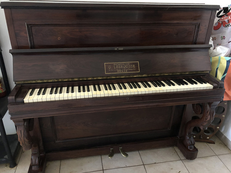 Photo : Piano    droit   Labrousse en palissandre