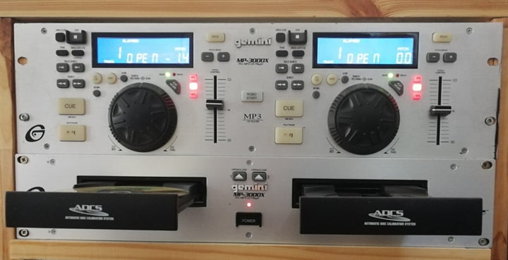 Photo : Gemini     DJ    MP 3000x dual cd mp3 et wave