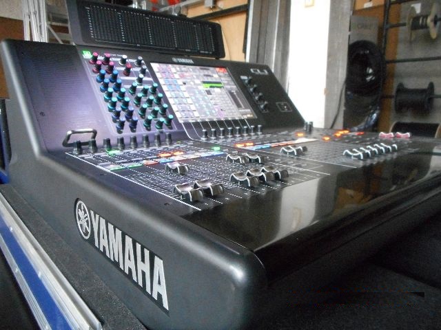 Photo : Table Mix Yamaha CL1 48 Channel Digital 
