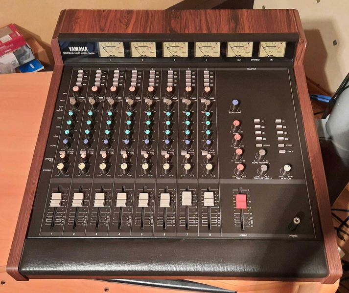 Photo annonce Table   YAMAHA   RM 804 Recording Mixer