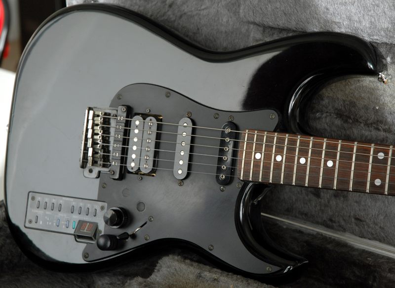 Photo : Guitare Synthe CASIO PG 310