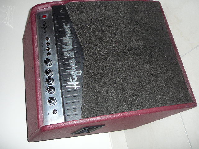 Photo : Hughes & Kettner BassForce L 100W