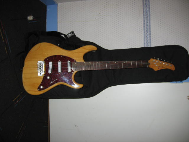 Photo : CORT G260
