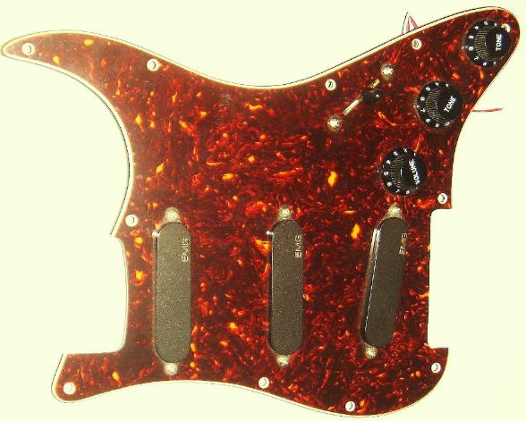 Photo : Plaque micros EMG Fender STRATOCASTER