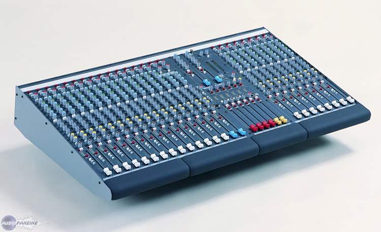 Photo : Console Allen & Heath GL2200 424 