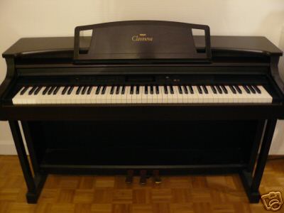 Photo : Yamaha Clavinova CLP 811