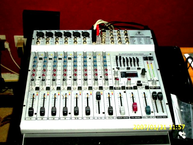 Photo : Behringer Europower PMH1000
