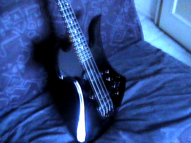 Photo : BC RICH MOCKINGBIRD