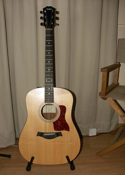 Photo : Guitare Taylor 110 EGB