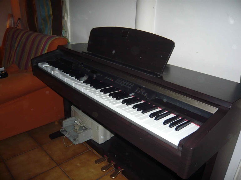 Photo : Yamaha CLP 120