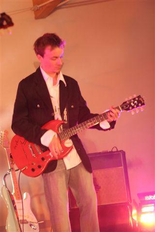 Photo : Emploi Guitariste de Studio