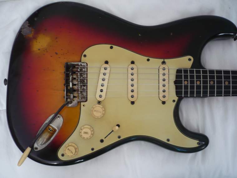 Photo : Stratocaster sunburst gold hardware