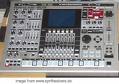 Photo : Roland MC 909 groovebox sampling