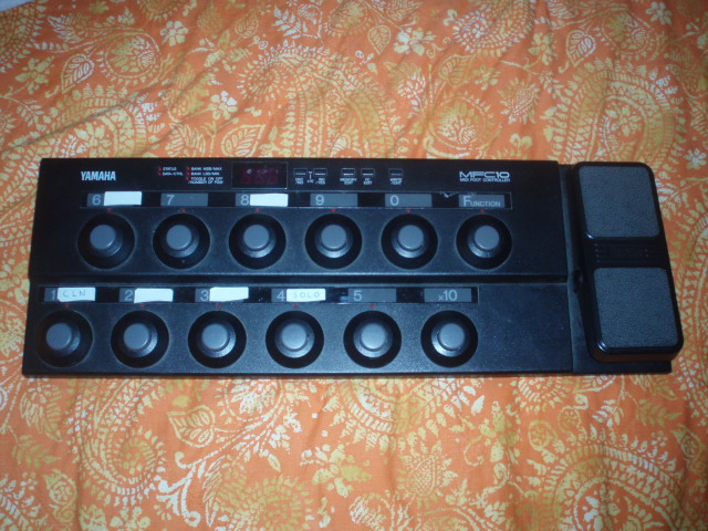 Photo : Yamaha MFC 10 pedalier midi